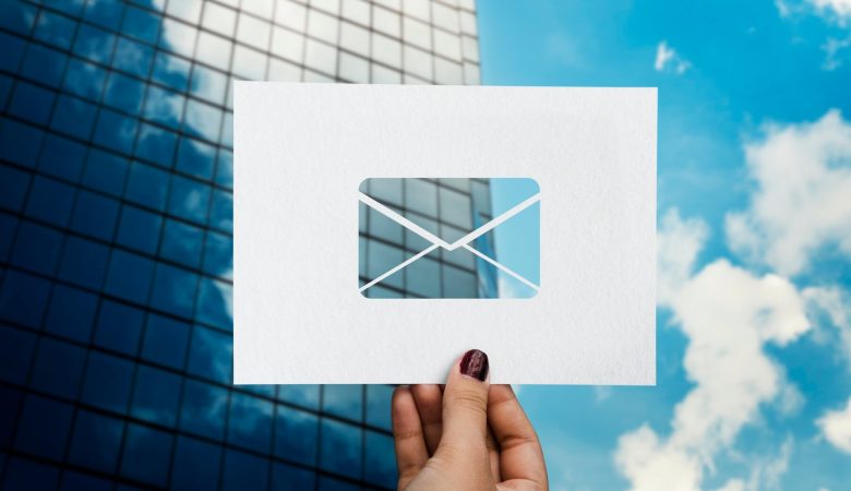 Si të konfiguroni email foward në cPanel?